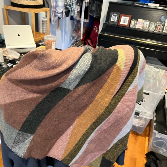 Shawl - Picture 3 of 4